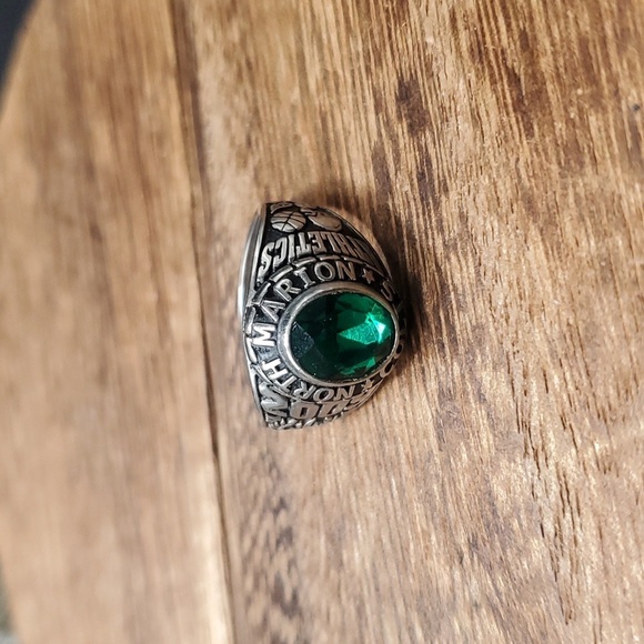 Size 9 R404 - Picture 1 of 3